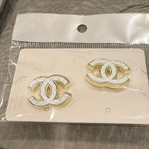 NWT Fashion White and Gold Interlocking Stud Earrings